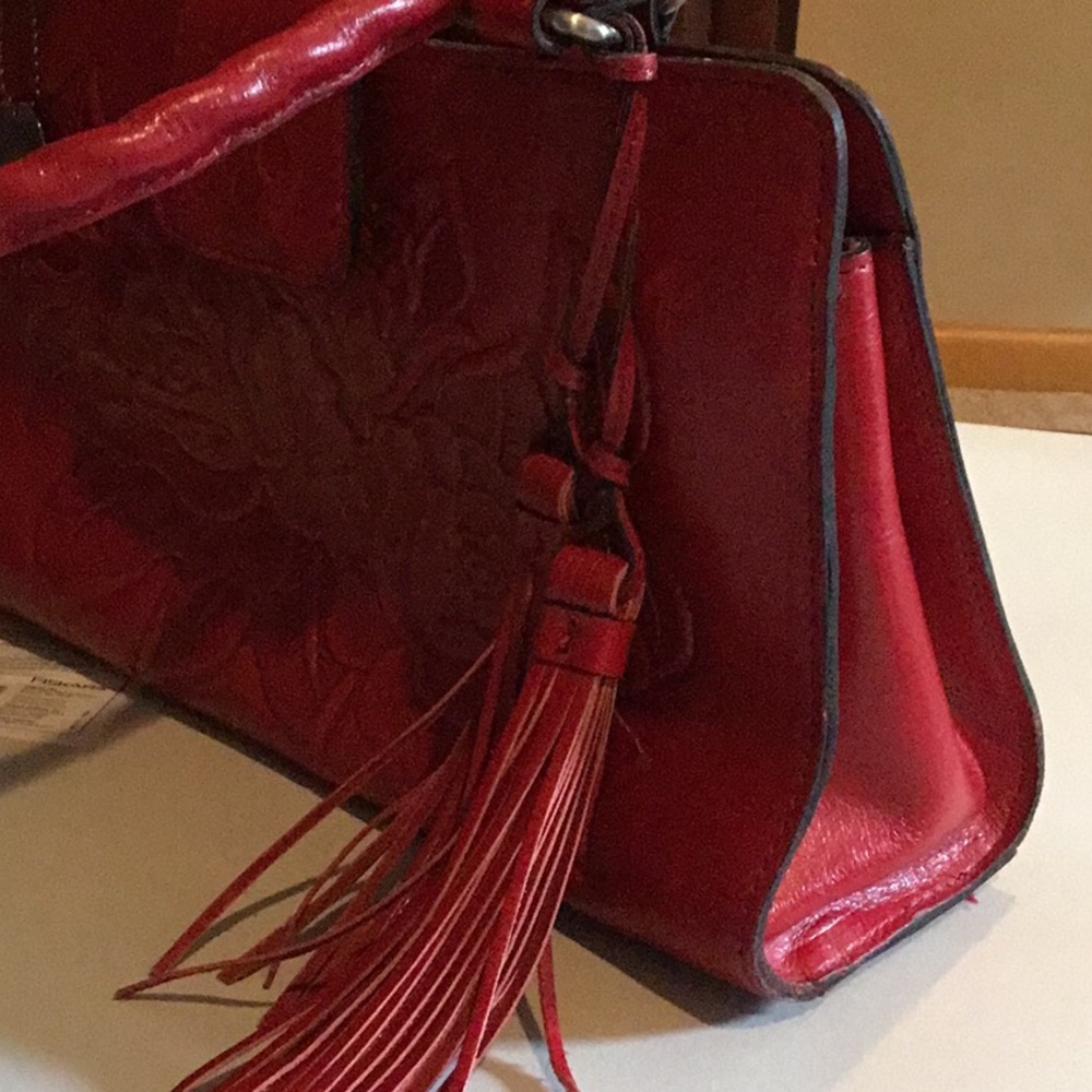 🌹Patricia Nash Red Roses Embossed Leather Bag🌹 - Picture 4 of 9
